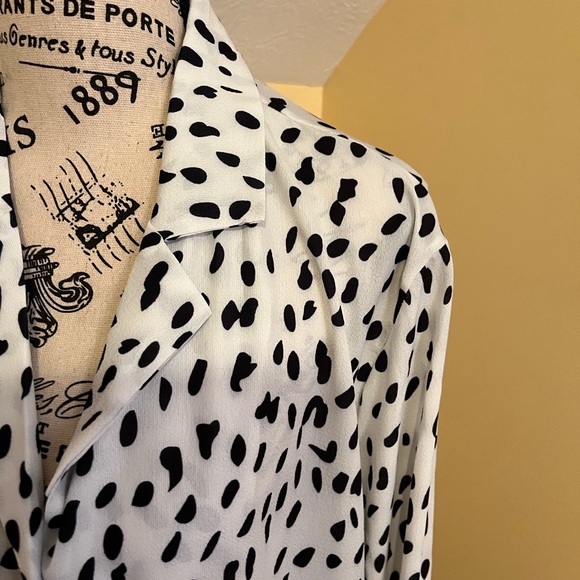 LADIES V-NECK LEOPARD PRINT BLOUSE SIZE LARGE - Picture 6 of 11